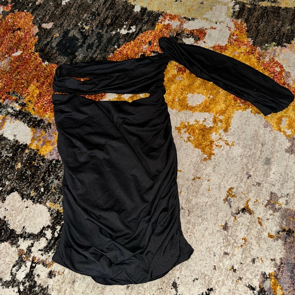 Chic Black One-Shoulder Top